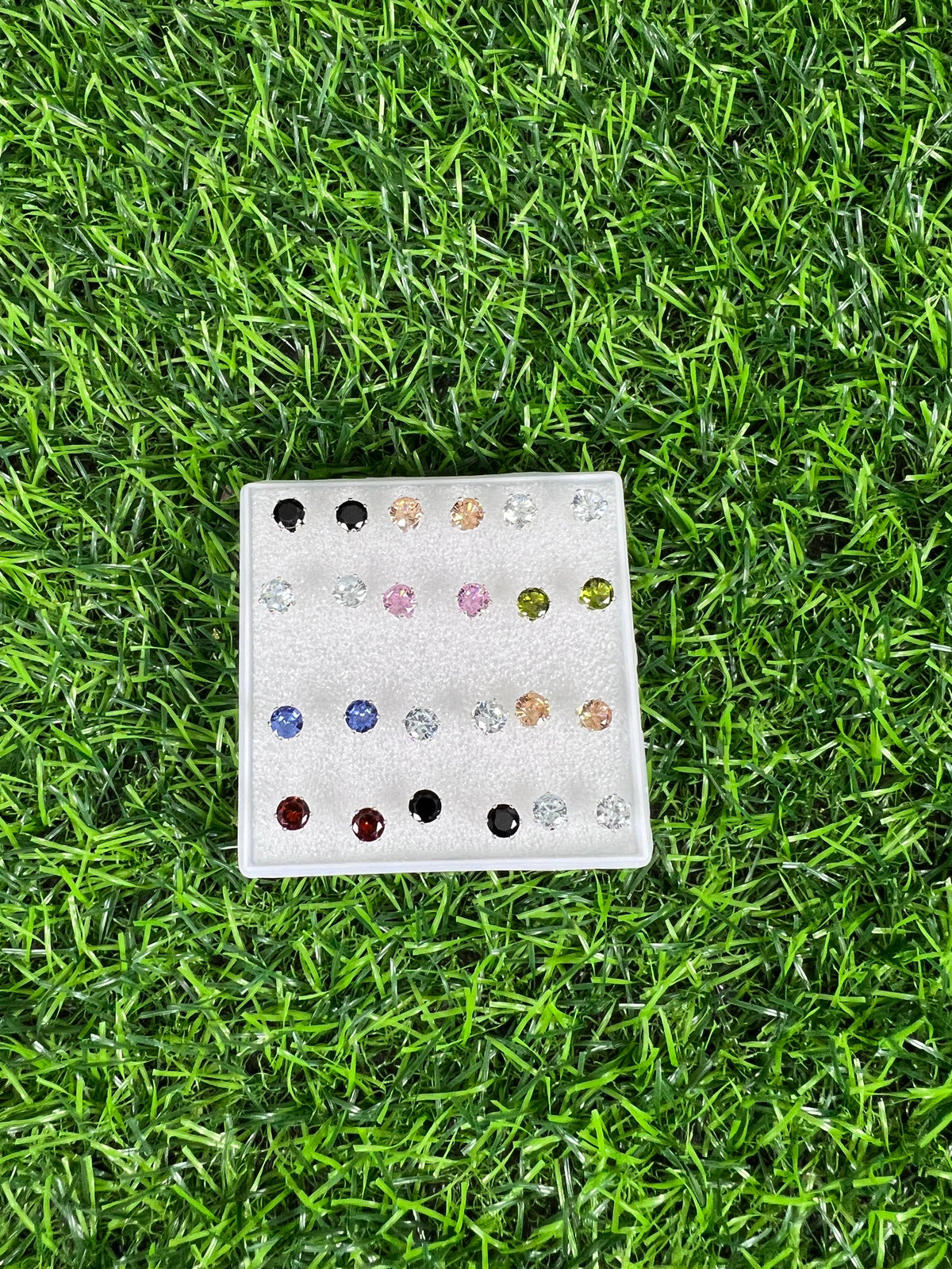01 Box | Ear studs box different colors